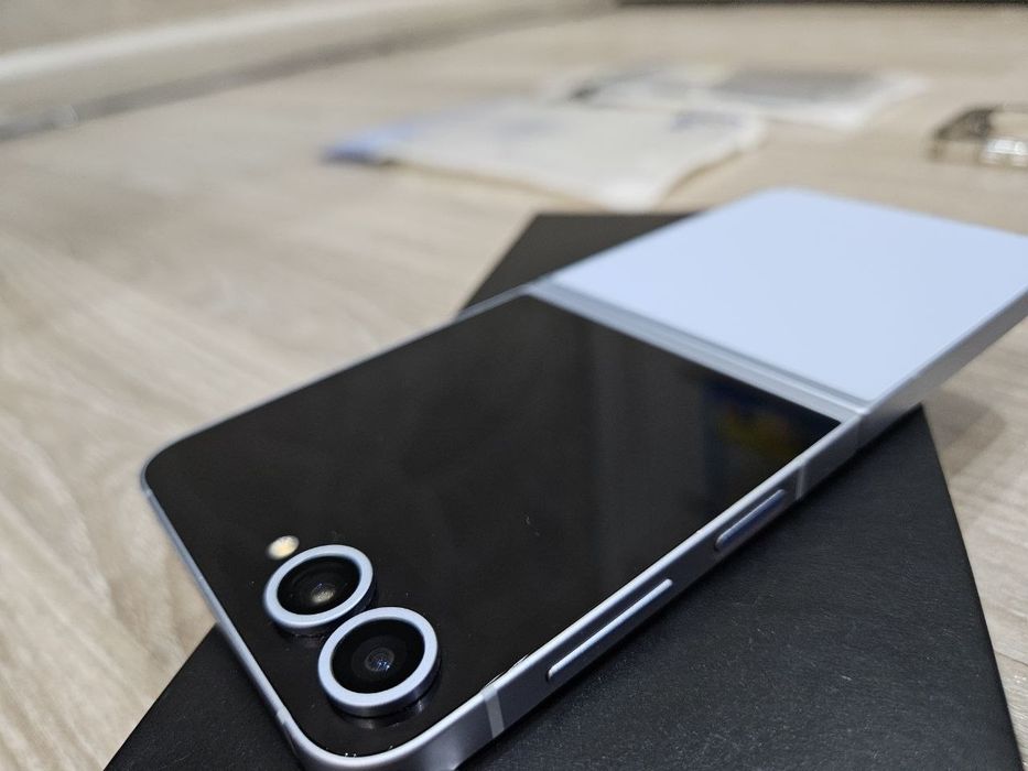 Продам Samsung Galaxy Z Flip 6 12/256