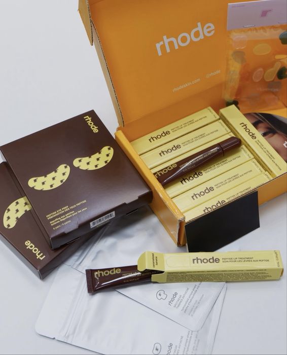 Оригинални лимитирани rhode x Justin Bieber, Hailey Bieber: Caramelized Banana Lip Gloss гланц, Eye Patches пачове за очи и цветни лепенки за пъпки