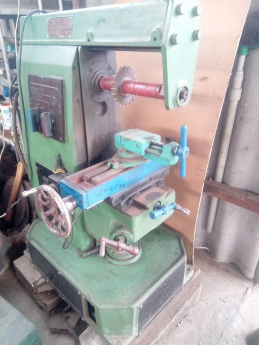 Продам фрезерный станок