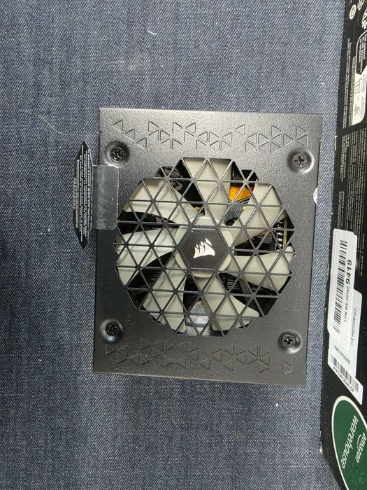 Corsair SF750 захранване SFX
