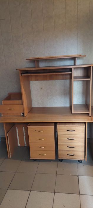 Столы офисные и компьютерные