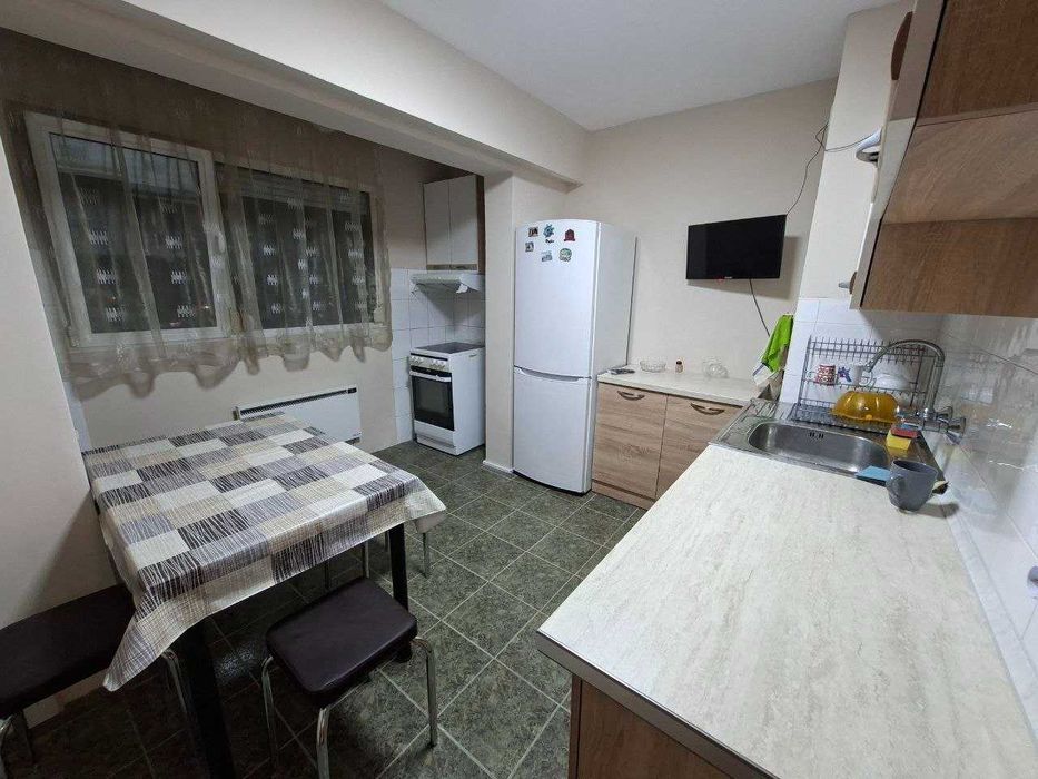 Тристаен апартамент под наем за дългосрочен период