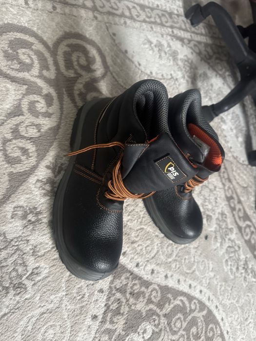 Продам рабочую обувь