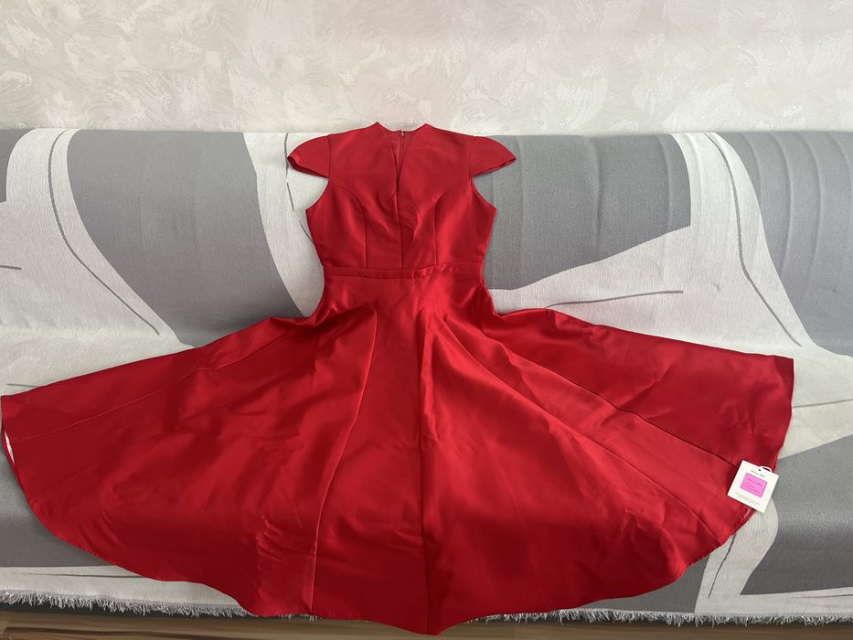 Новое брендовое платье