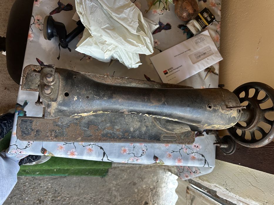 Masina de cusut autentica (pretul este negociabil )