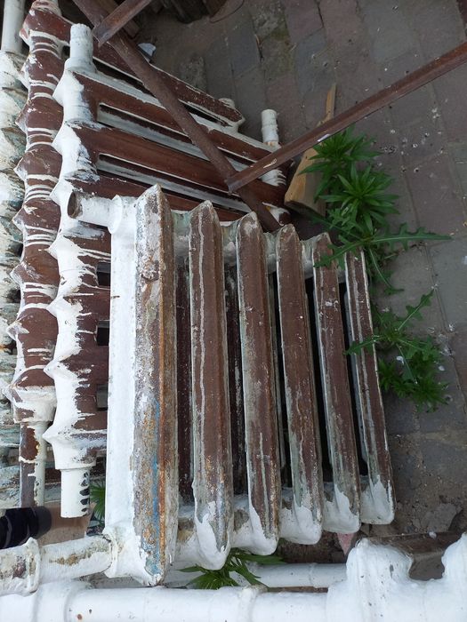 Продам чугуные батареи