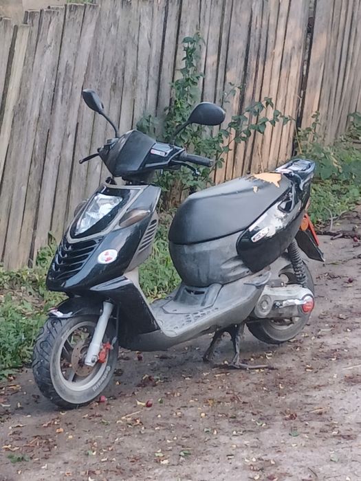 Vând Aprilia sonic