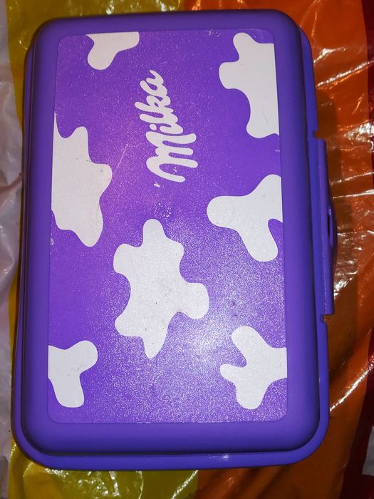 Продавам ключодържатели и кутия за храна Милка/Milka