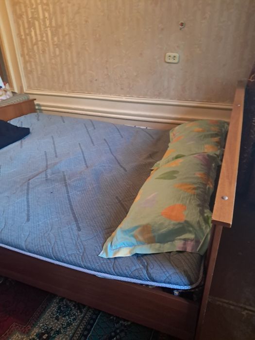 Продам кровать двухспалтний