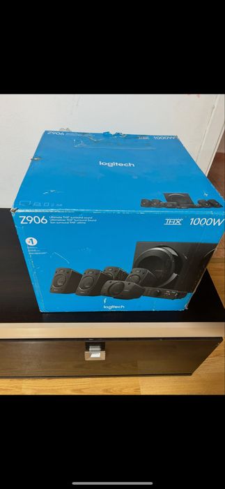 sistemul de boxe Logitech Z906.