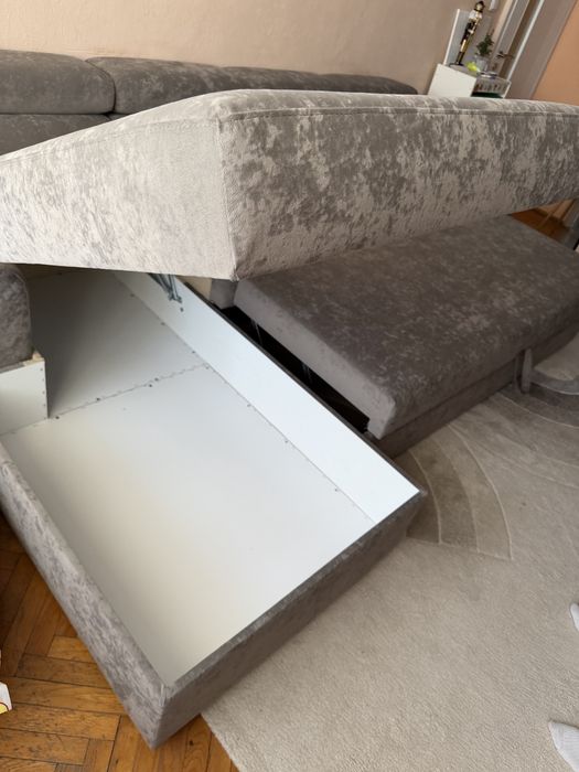 Чисто нов разтегаем диван с лежанка