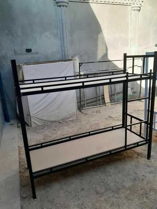 . Кровать на металлические каркасе 7 Двухъярусная кровать двухярусная