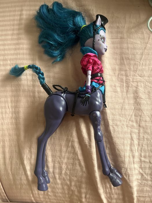 кукла монстр хай авеа троттер