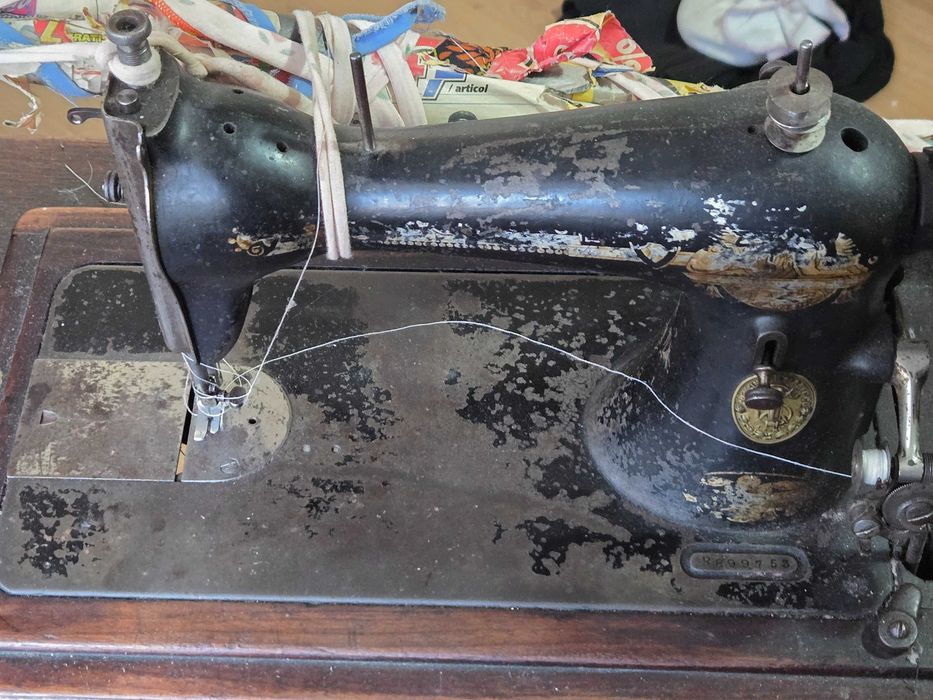 Masina de cusut SINGER