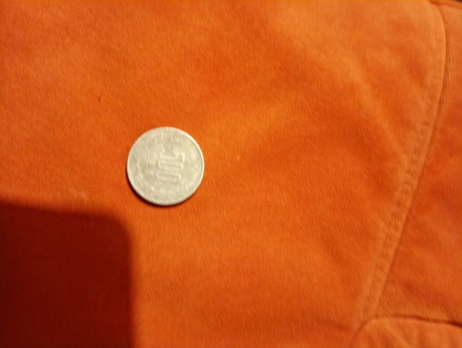 Vînd monede vechi din ani diferiți