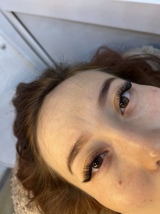 Нарашивание ресниц и маникюр