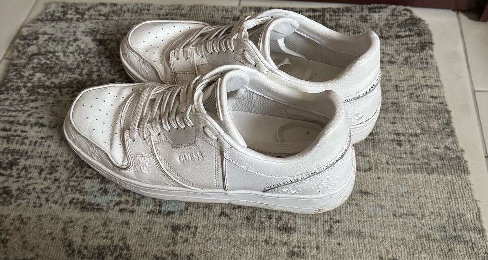 Обувки Guess - 45 номер