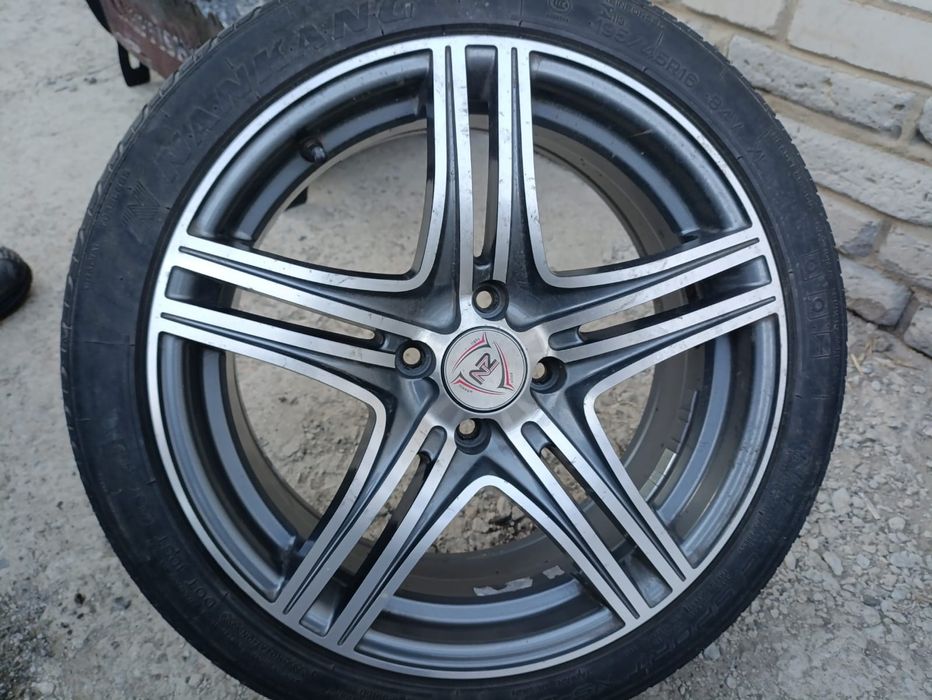 Продам летнюю резину с дисками на ВАЗ.