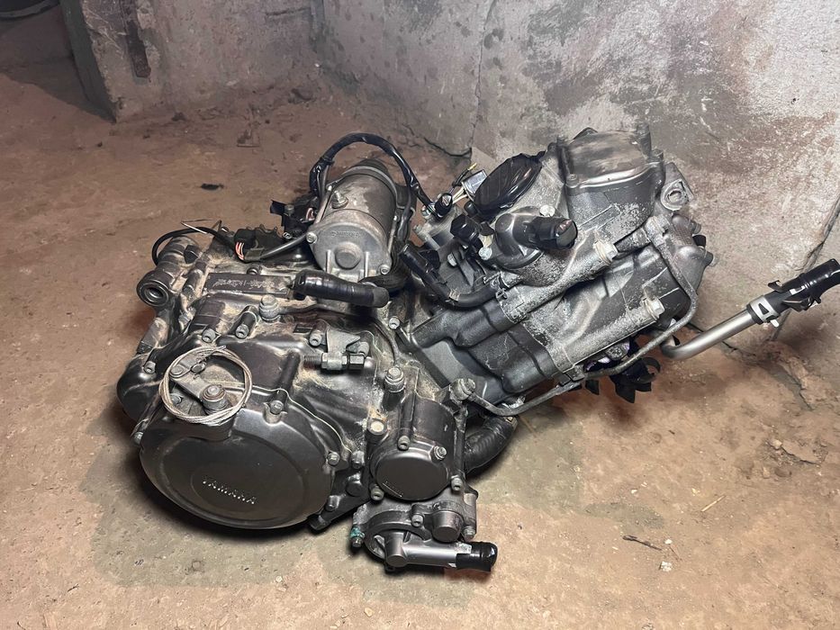 Dezmembrez Aprilia Pegaso Strada 650