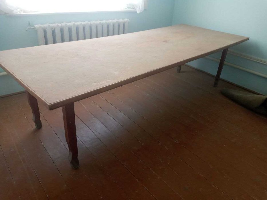 Длинный  стол на кухню