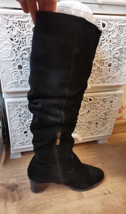 Дамски велурени ботуши