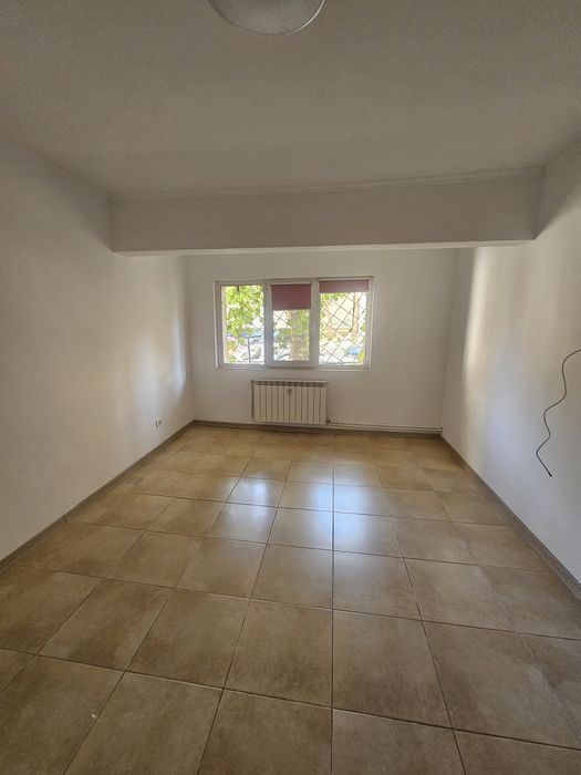 Inchiriez apartament