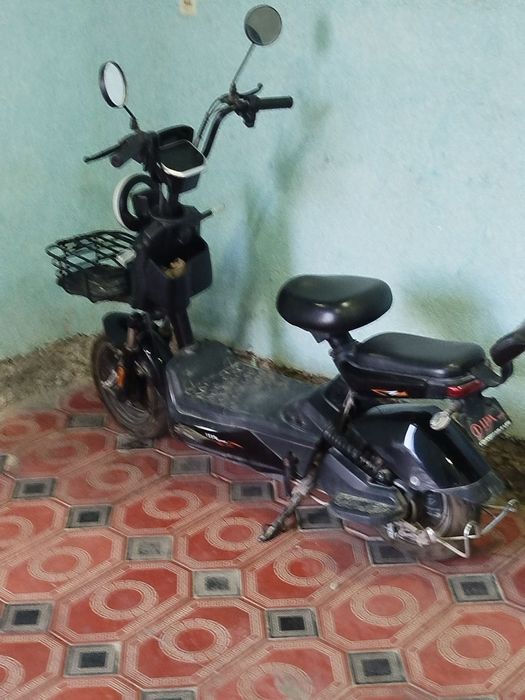 Скутер сотилади тез ва арзон булди ишлаши зур нархини келишамиз