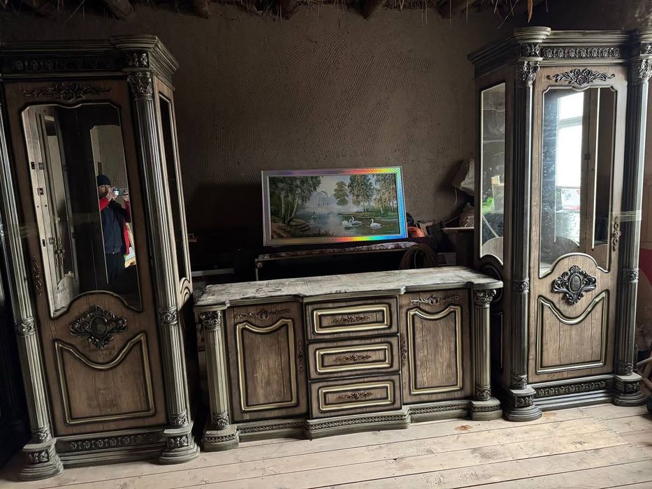 Стенка новая состоит из 3 частей