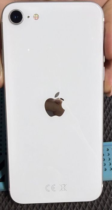 Айфон SE 2020 года