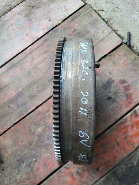 Volanta bmw 320i 2011 6 viteze manual 168 cp