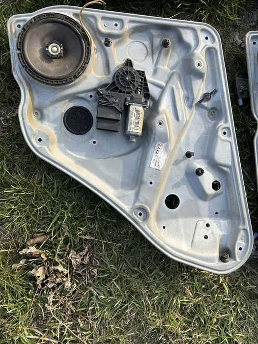 Стъклоповдигачи/Тави за врати VW Passat B5.5 2001/2005 Година