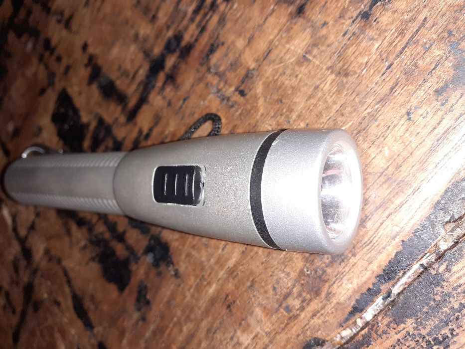 фенер с батерии антикварен метален с обикновена крушка