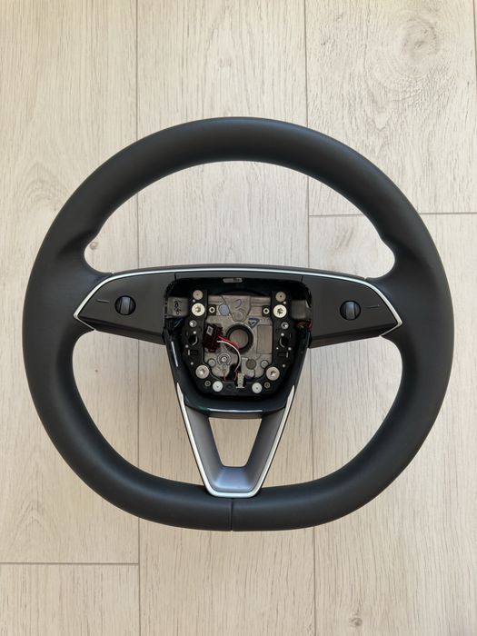 Volan Tesla model 3