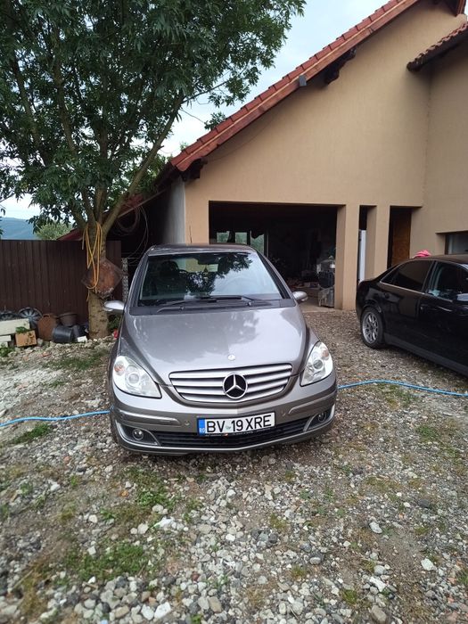 Vând Mercedes B 200