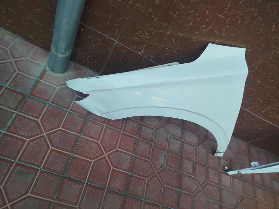 Продаётся фара от BYD E2 и переднее крыля