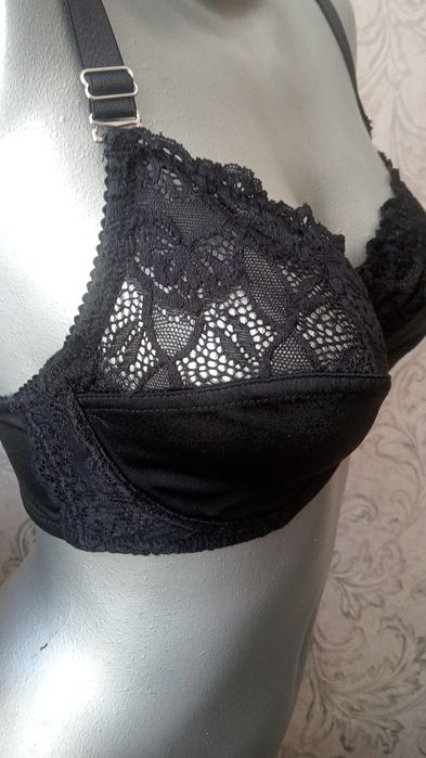 Нови сутиени с дантела,без подплънка