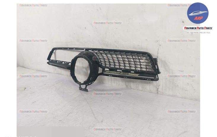 Централна решетка за предна броня, оригинална, включваща пчелна пита д