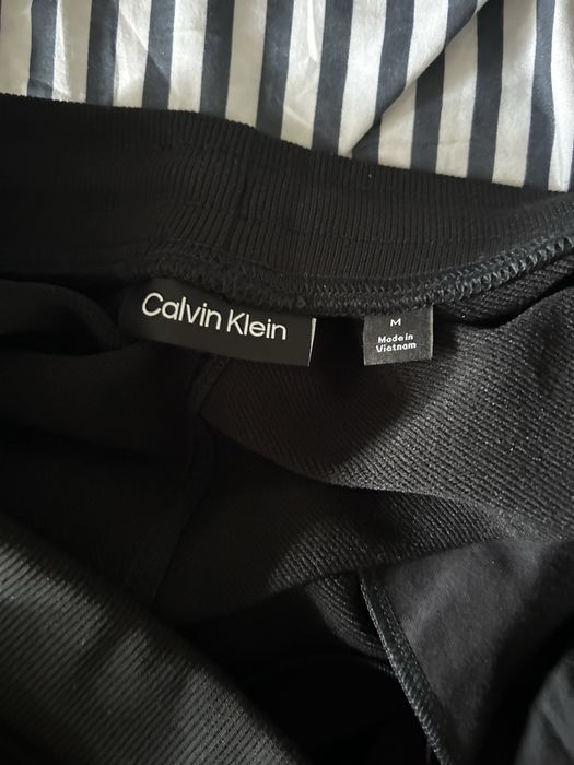 Pantaloni scurti Calvin Klein, marimea M, noi