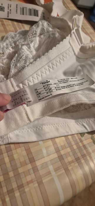 Sutien Triumph alb nou cu etichetă