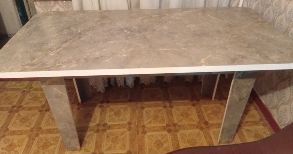 Продается кухонный стол