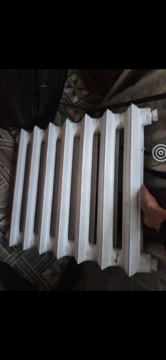 Продам чугунную батарею