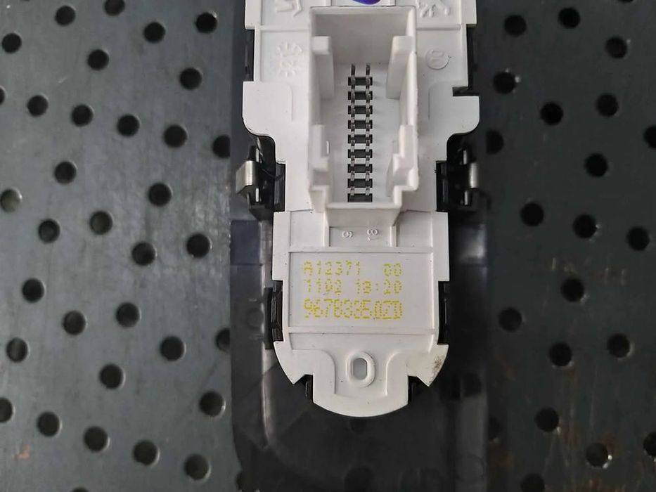 Bloc butoane geamuri oglinzi stanga fata opel vivaro c 967833502d 98144414zd