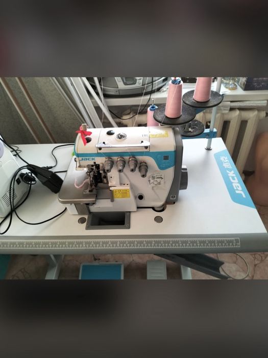 Продам оверлок Jack