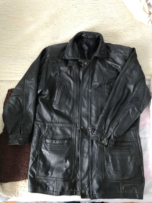 Geaca din piele naturala Barbati. Culoarea neagra marimea 52