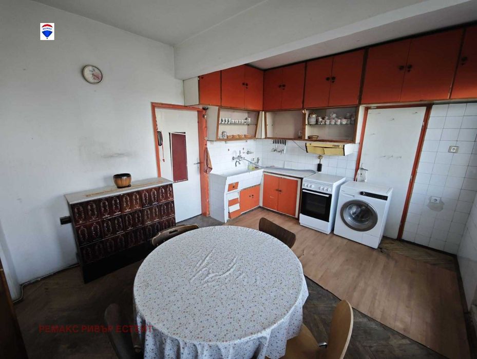 Тристаен апартамент за продаба кв. Широк център