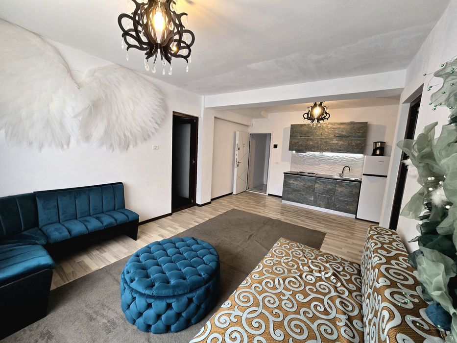 Apartament cu 5 camere, intrare din principala, birouri, agentii etc