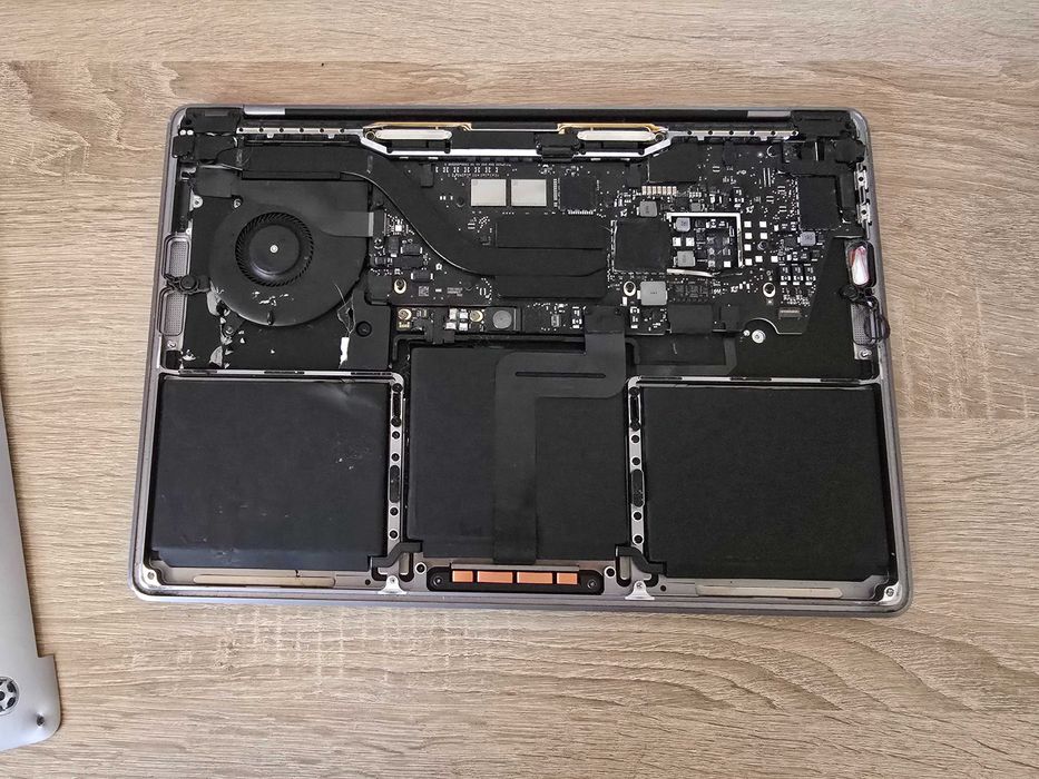 Macbook Pro A2338 (13-inch 2020, M1)