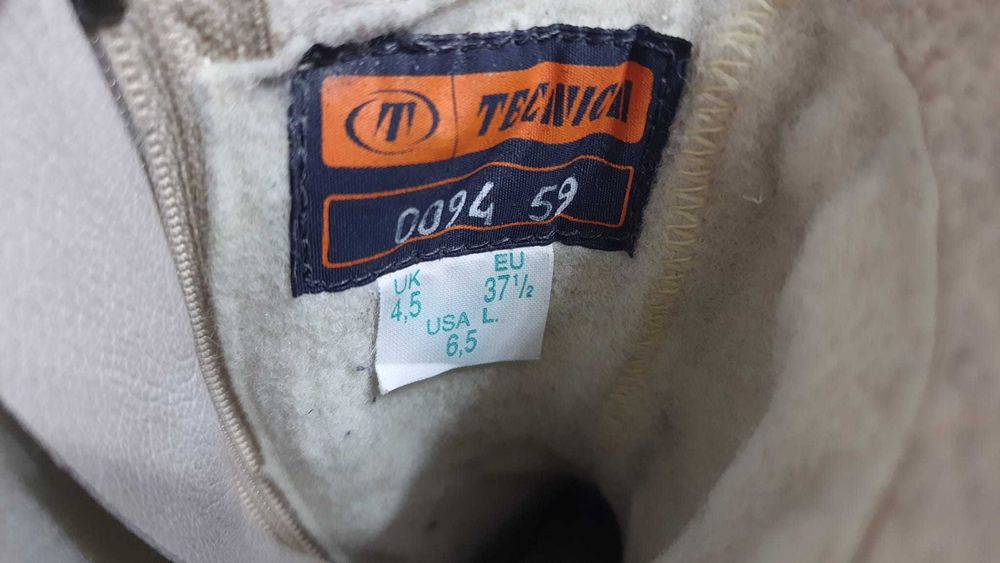 Cizme trendy cu piele foca de la TECNICA marimea 37,5