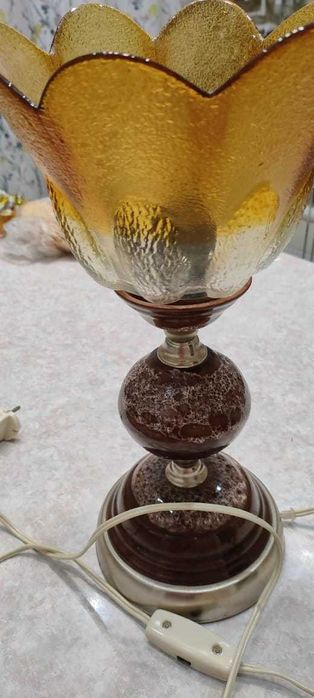 Светильник настольный продам