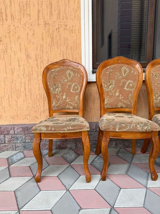 Продам столовые стулья